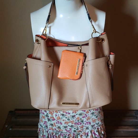 Steve Madden Handbags - NWOT Steve Madden Beige Satchel